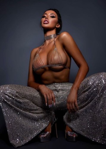 Ева, Г. Арамиль